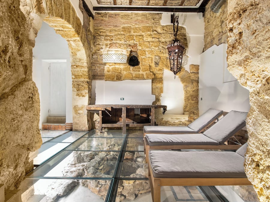 Sauna, hot tub, massages