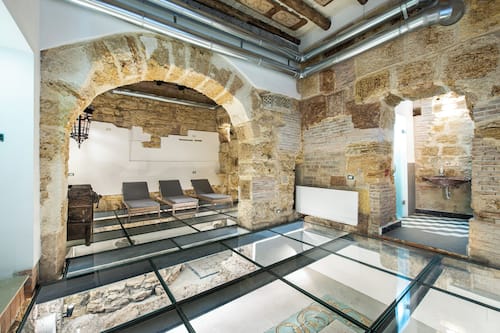 Sauna, hot tub, massages