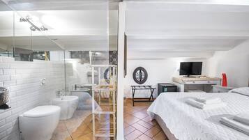Quarto casal básico | Lençóis italianos Frette, roupas de cama premium, edredons de pluma