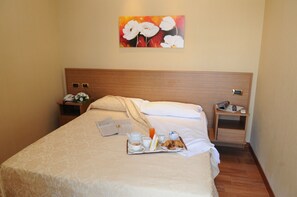 ミニバー、客室ごとに異なるインテリア、デスク、防音設備