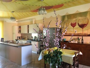 21-inch TV with cable channels - Agriturismo La Mussia (Castelnuovo Calcea)