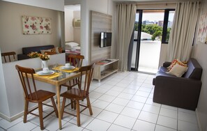 Standard Apartment, 1 Bedroom | In-room dining