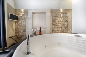 Design Suite, 1 Queen Bed, Hot Tub | Private spa tub - Iblaresort Boutique Hotel (Ragusa)
