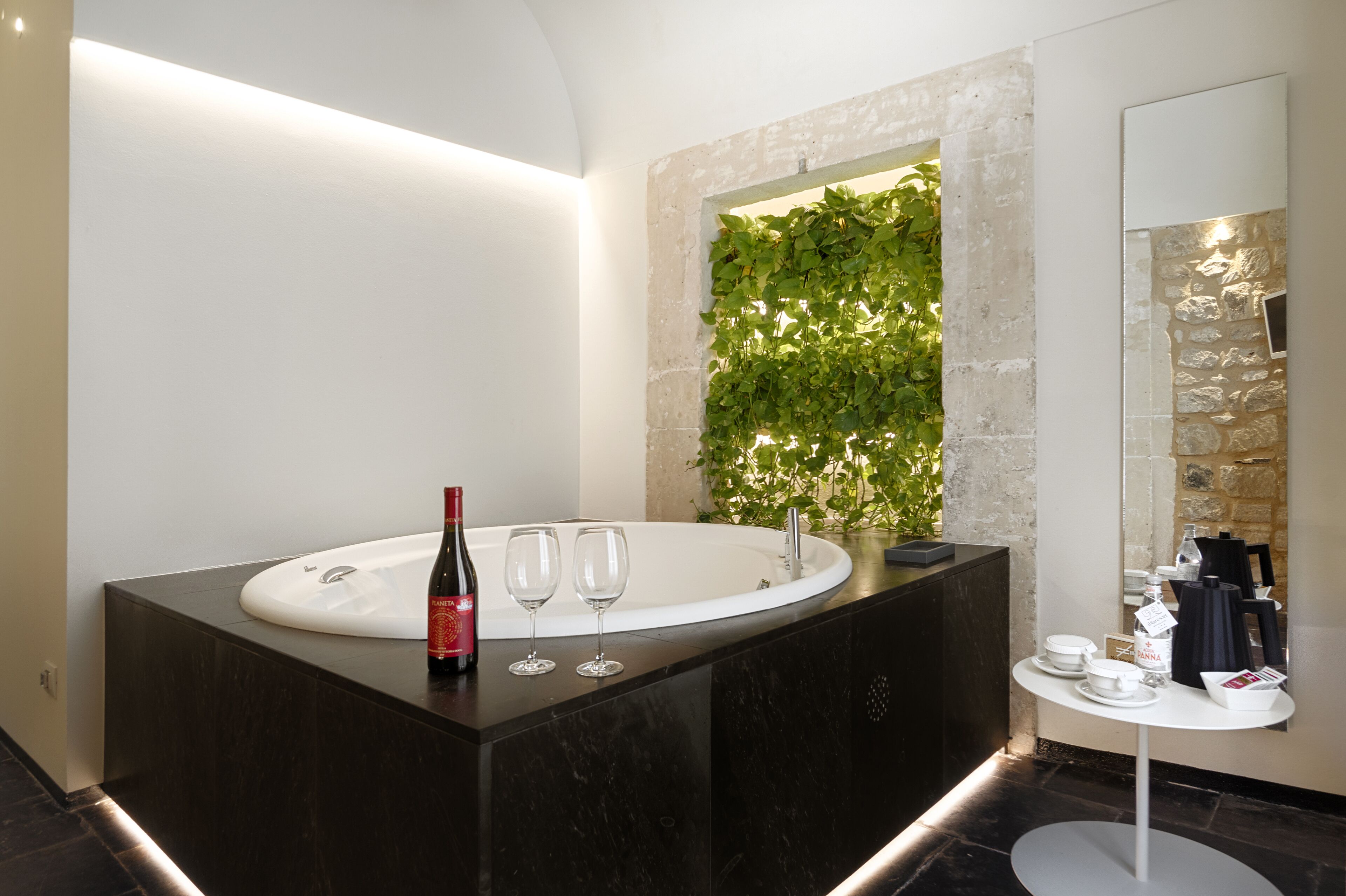 Design-Suite, 1 Queen-Bett, Whirlpool | Hochwertige Bettwaren, Daunenbettdecken, Select-Comfort-Betten, Minibar