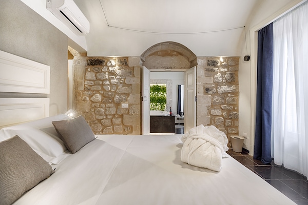 Suite Desain, 1 Tempat Tidur Queen, hot tub | Seprai premium, selimut bulu angsa, dan tempat tidur Select Comfort