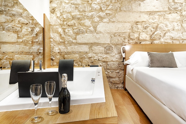 Süit, Sıcak Su Küveti | Kaliteli yatak takımı, kuştüyü yorgan, Select Comfort yatak, minibar