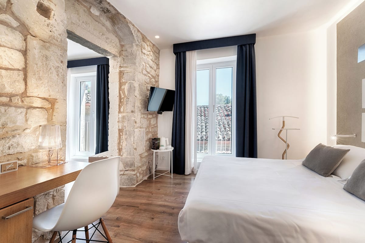 Deluxe room with double bed or 2 single beds with balcony | Premium bedding, down duvets, Select Comfort beds, minibar