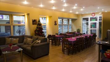 Daily buffet breakfast (PLN 8 per person)