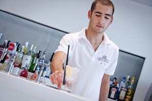 2 bars/lounges, beach bar