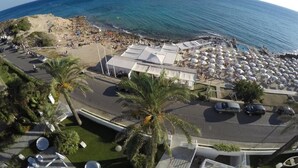A coastal hotel with a beach area, a parking lot, and a view of the sea. - AH Premium Isola di Pazze (Ugento)