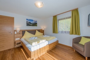 Comfort Condo, 2 Bedrooms, Balcony, Mountain View | Individually decorated, individually furnished, laptop workspace - Bergbauernhof Irxner (Schladming)