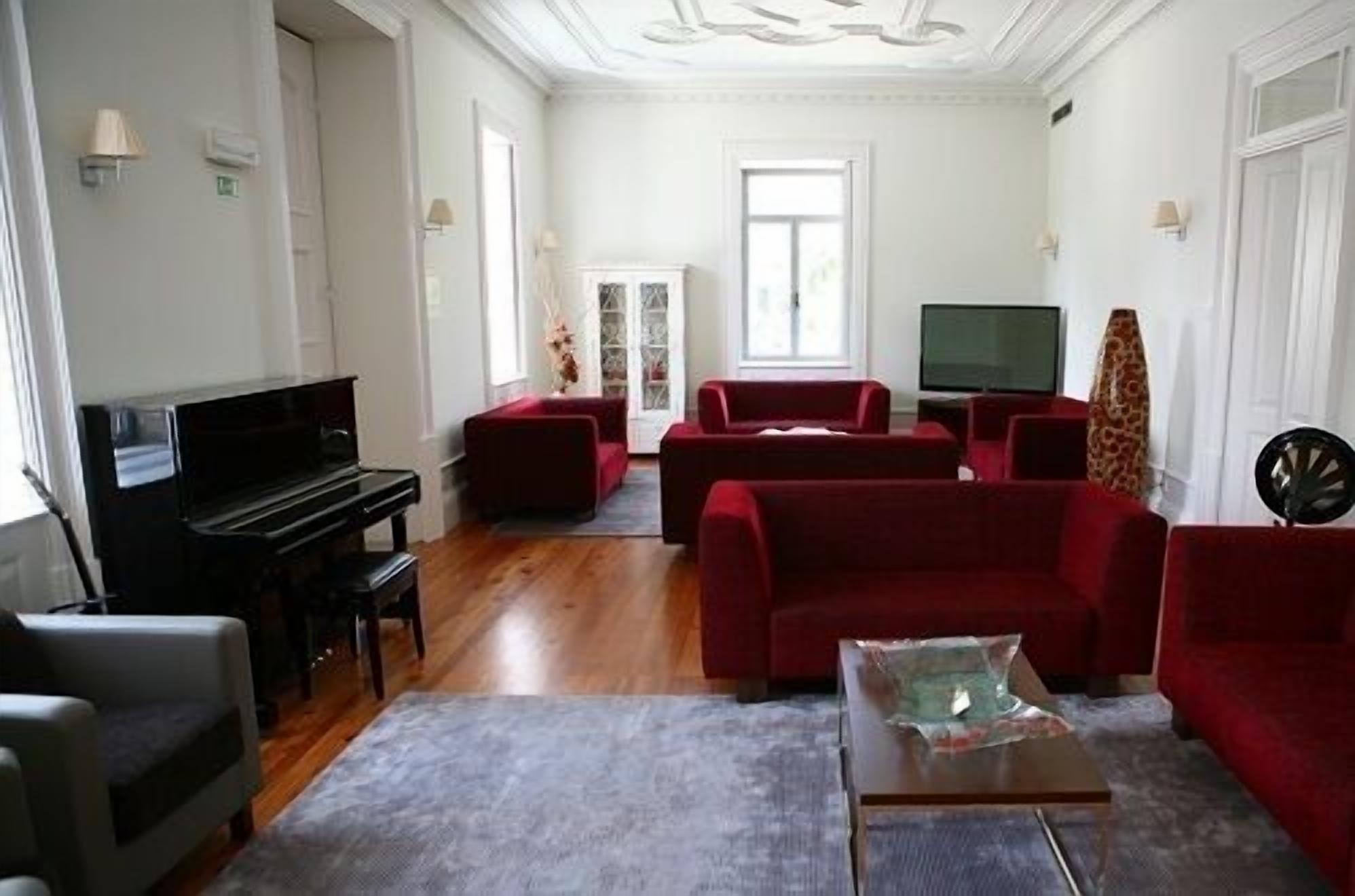 26-inch tv with satellite channels