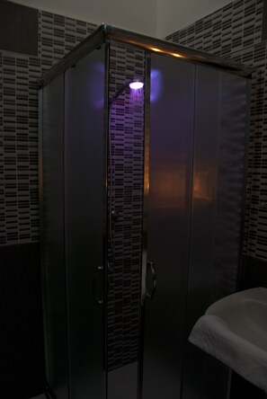 Family Suite, 2 Bedrooms, Balcony | Bathroom | Shower, rainfall showerhead, free toiletries, hair dryer - Il Corso (Porto Cesareo)