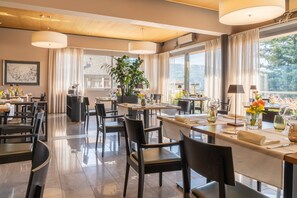 Lunch and dinner served, Mediterranean cuisine