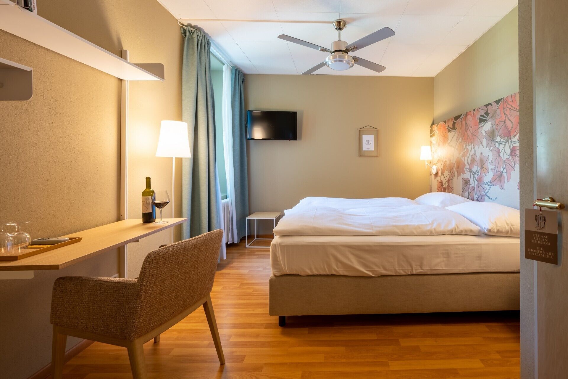 classic double room | minibar, desk, blackout curtains, iron/ironing board