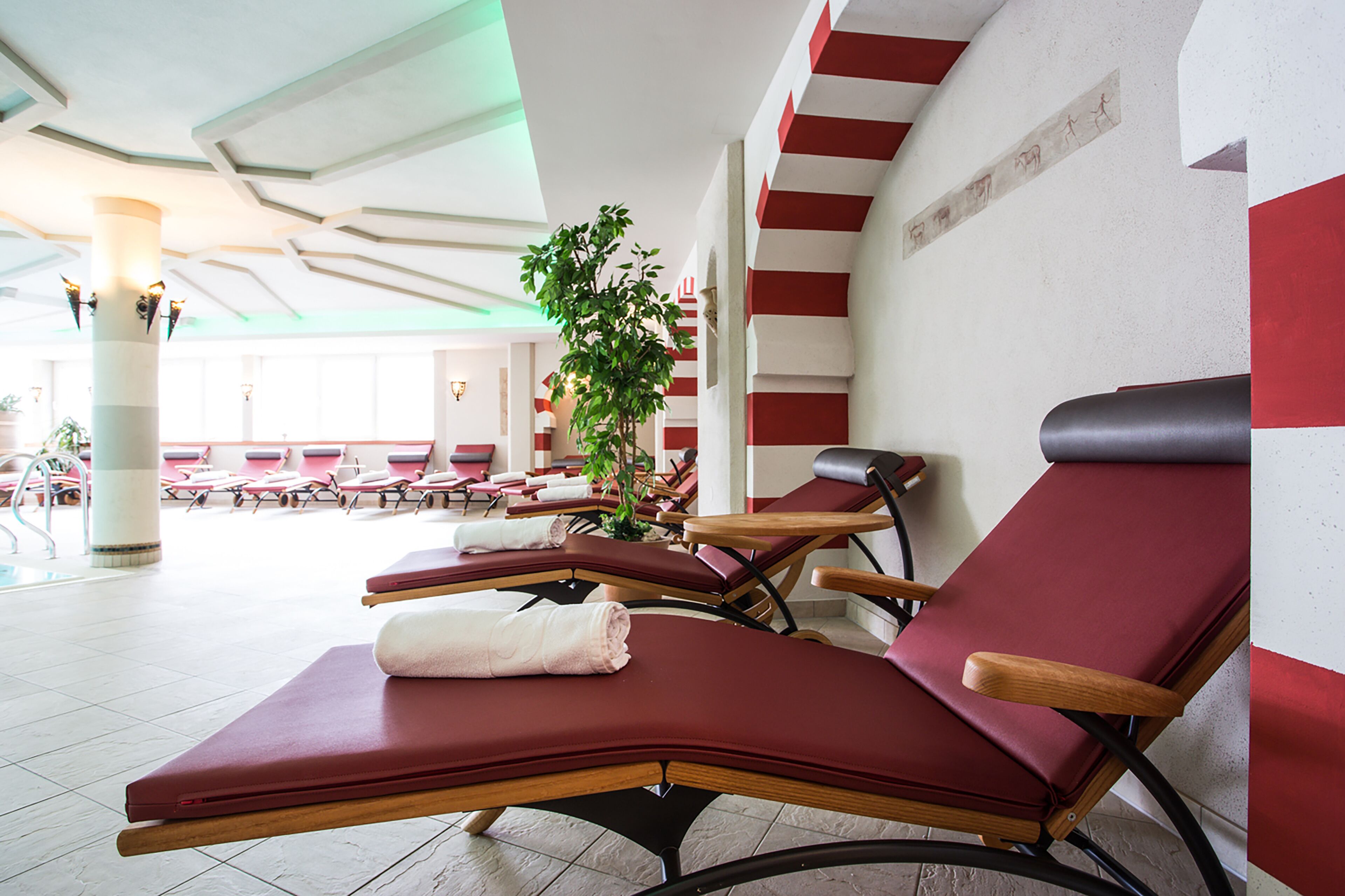 indoor pool, pool loungers
