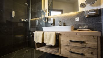 Shower, hair dryer, bathrobes, slippers