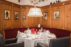 Breakfast, lunch and dinner served - Hotel Alte Schmiede (Seefeld in Tirol)
