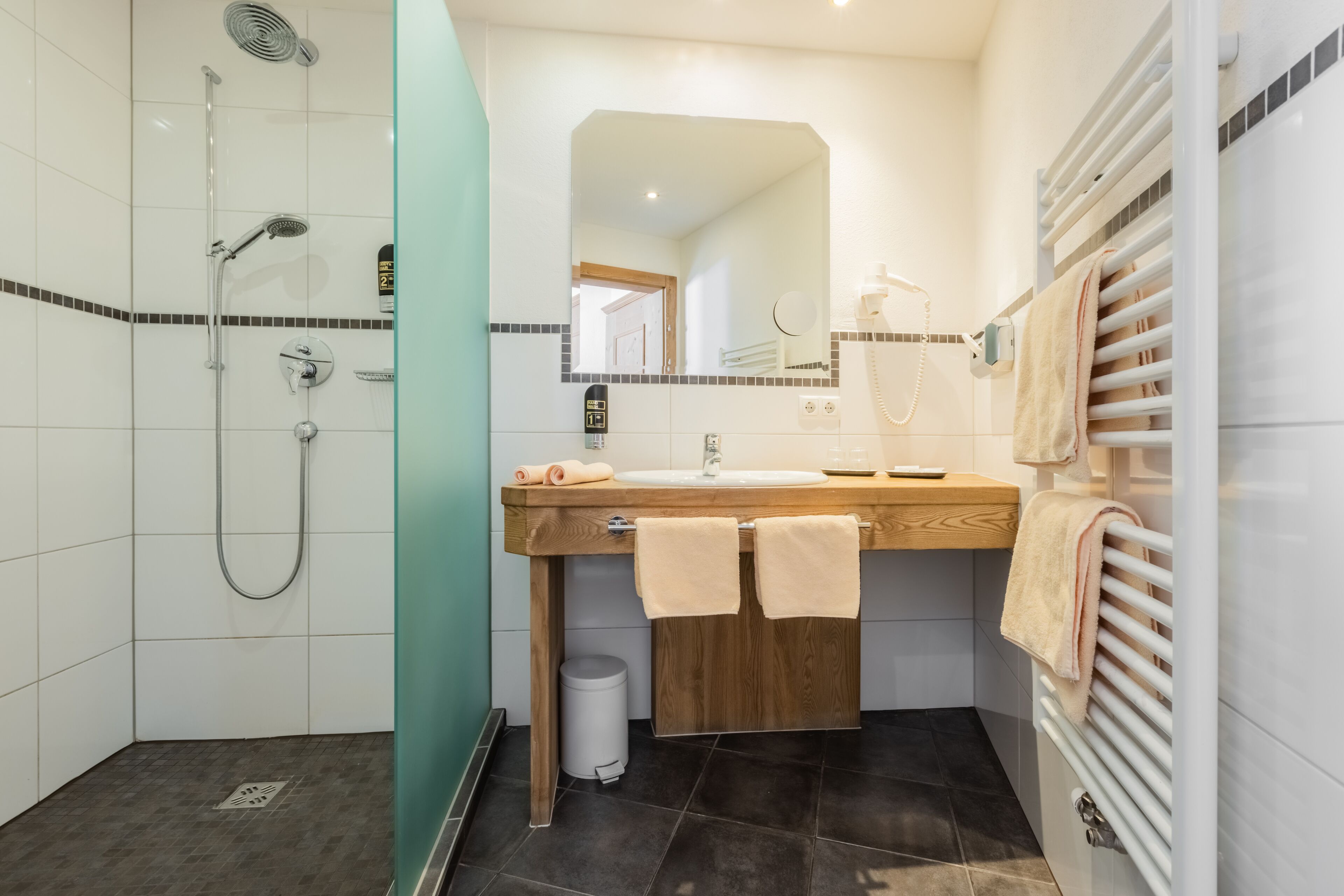 comfort double room, balcony | bathroom | shower, hair dryer, bathrobes, slippers