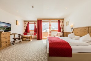 Hypo-allergenic bedding, in-room safe, desk, laptop workspace - Hotel Alte Schmiede (Seefeld in Tirol)