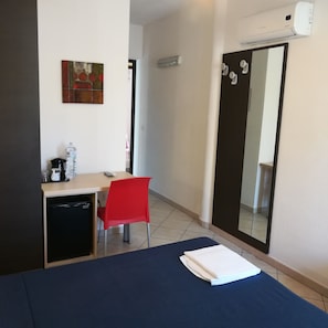 Basic Double Room Single Use, Balcony