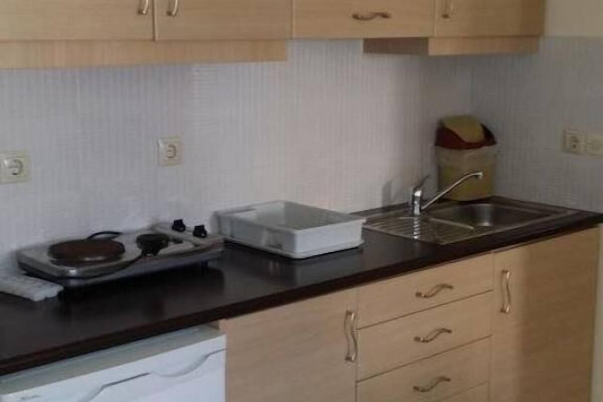 full-sized fridge, microwave, stovetop, coffee/tea maker