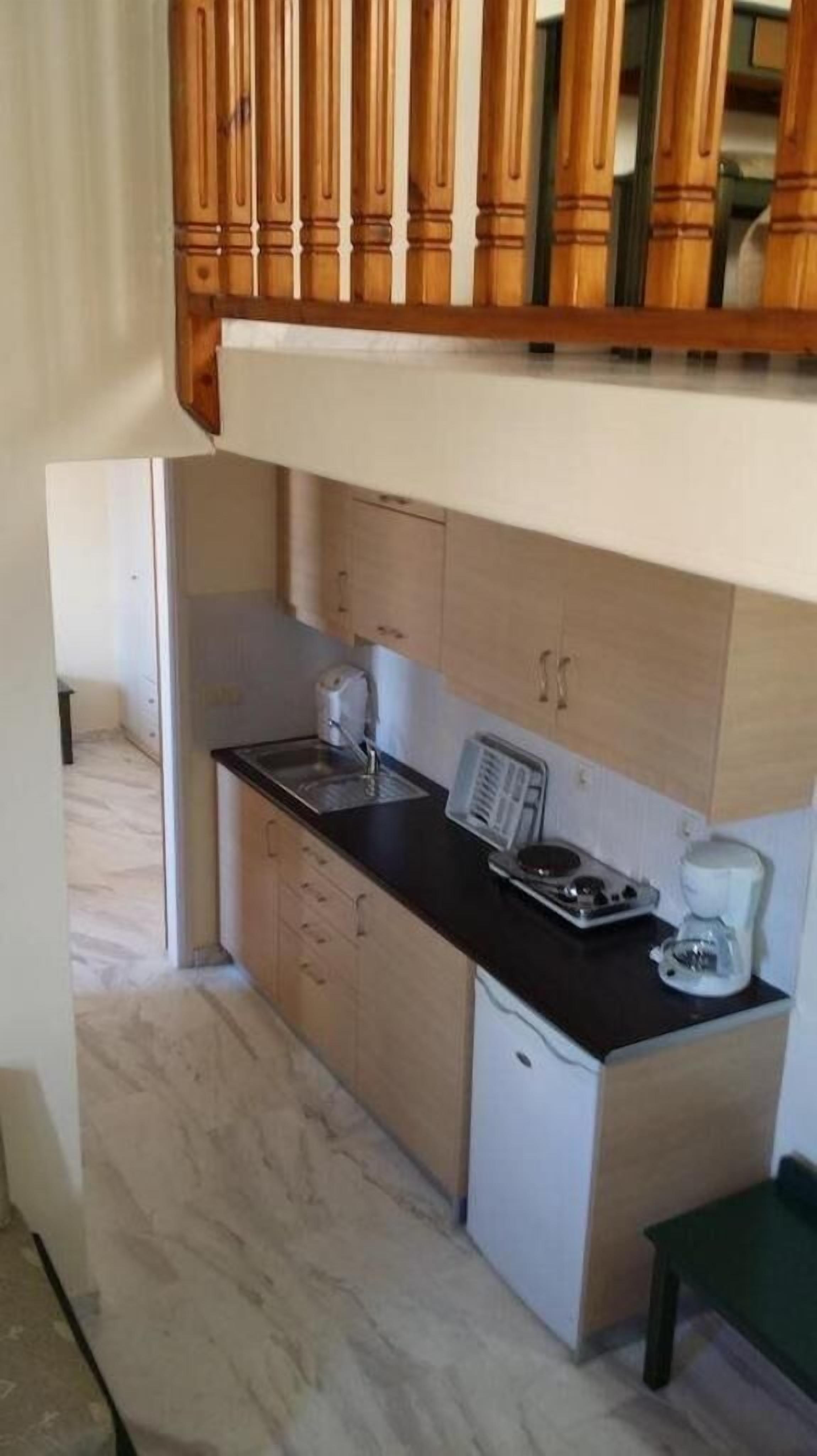 duplex | private kitchenette | full-sized fridge, microwave, stovetop, coffee/tea maker