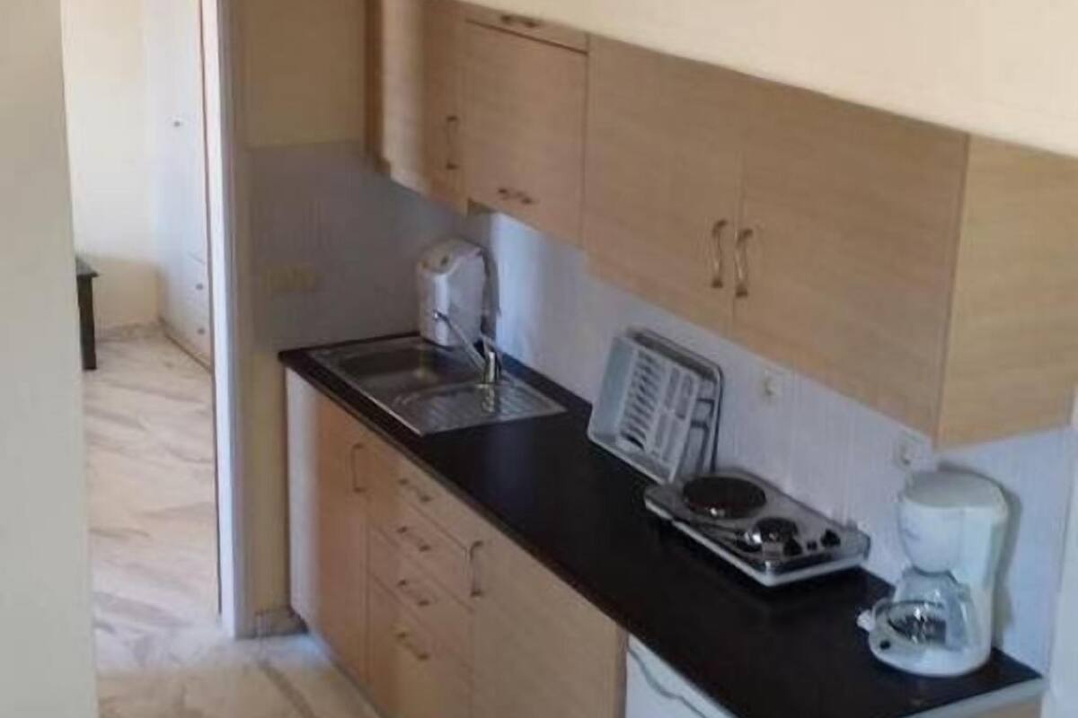 duplex | private kitchenette | full-sized fridge, microwave, stovetop, coffee/tea maker