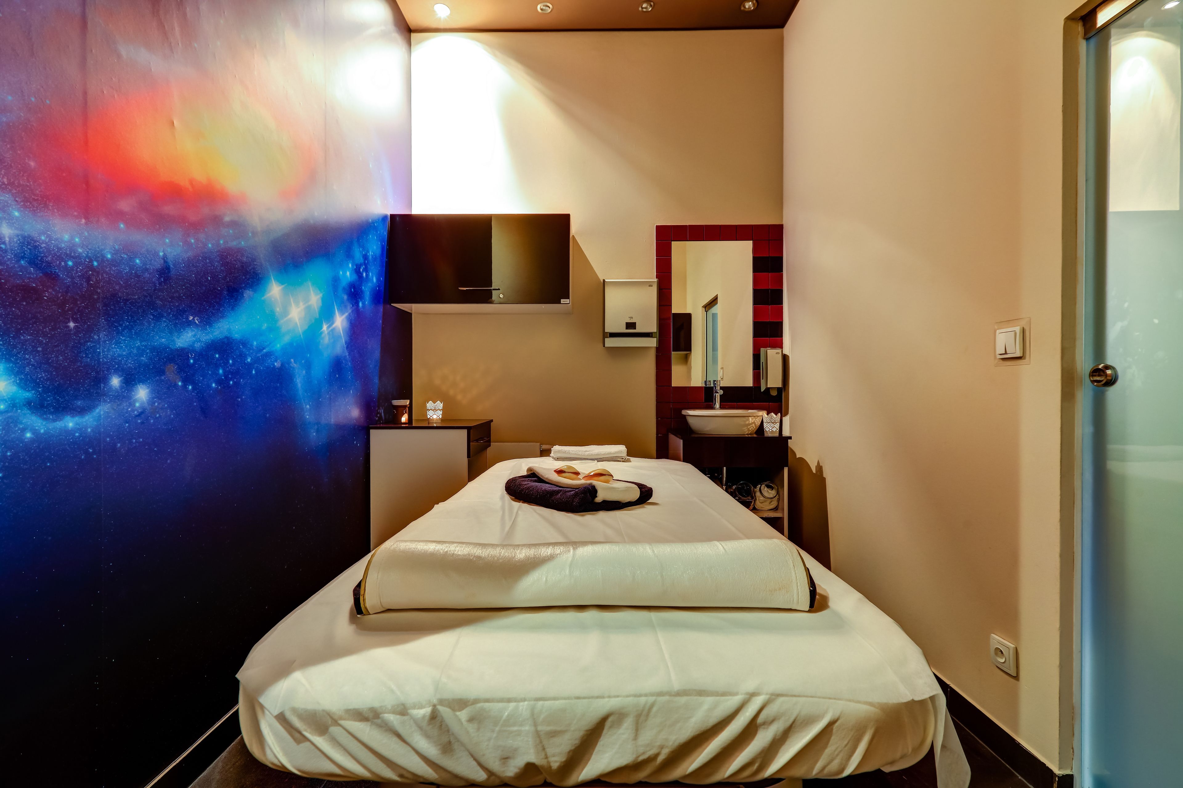 couples treatment room(s), sauna, hot tub, steam room