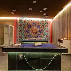 Couples treatment room(s), sauna, hot tub, steam room