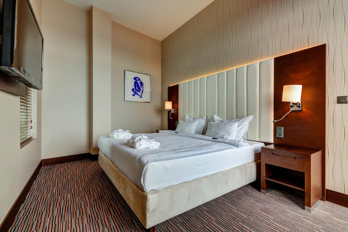 Egyptian cotton sheets, minibar, in-room safe, individually decorated