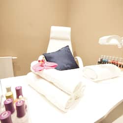 Couples treatment room(s), sauna, hot tub, steam room