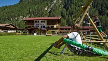 Área de juegos infantiles al aire libre