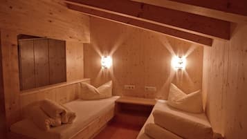 Caja de seguridad en la habitación, cunas gratuitas y camas extra