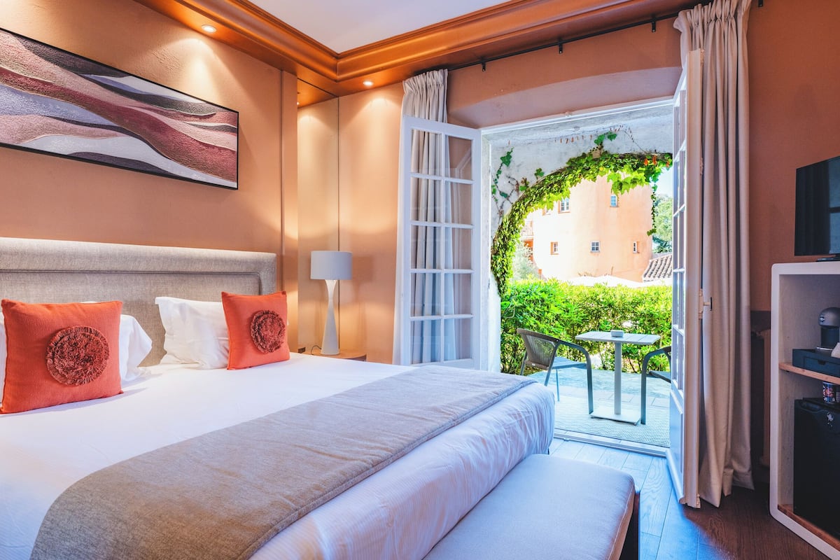 double room (medium) | 1 bedroom, minibar, in-room safe, free cots/infant beds