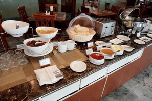 Daily buffet breakfast for a fee