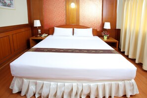 Standard Room 3rd floor (2 Single or 1 Double bed) | Minibar, desk, blackout curtains, soundproofing - PJ Watergate Hotel (Bangkok)
