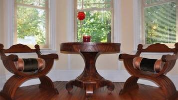 Kamar Premium (Strafford Suite) | 1 kamar tidur dan didekorasi berbeda-beda