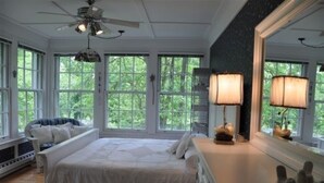 Habitación Premium (Wayne Wicker Room) | 1 dormitorio, espacio para trabajar con un portátil, wifi gratis