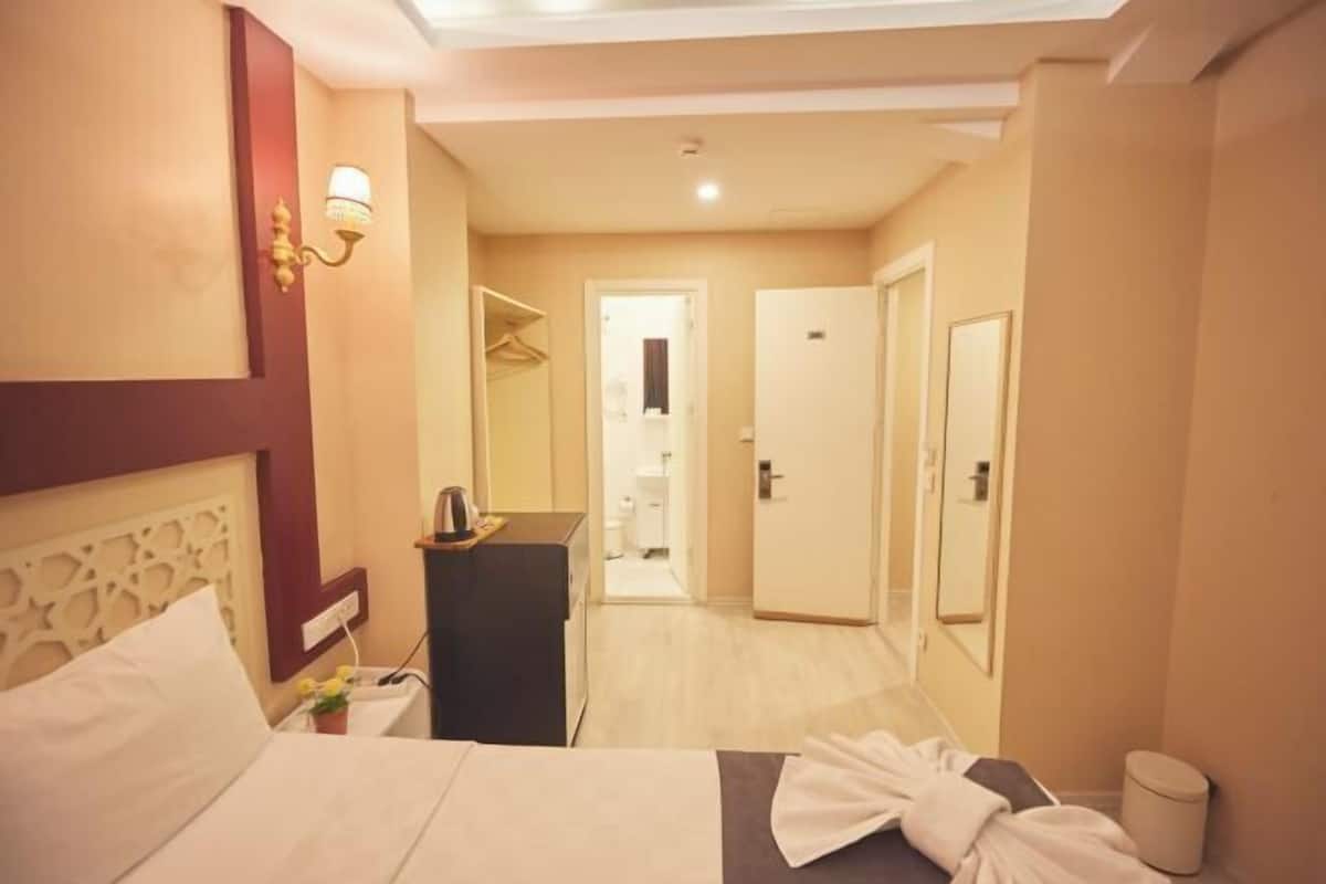 Ropa de cama de alta calidad, minibar, caja fuerte