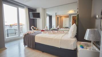 Chambre Standard, 1 chambre, véranda, vue partielle sur la mer (with balcony) | Literie de qualité supérieure, minibar, coffres-forts dans les chambres