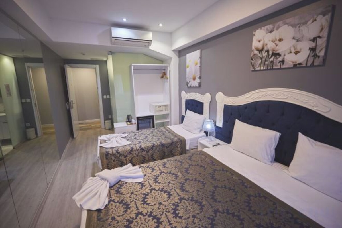 Premium bedding, minibar, in-room safe, laptop workspace
