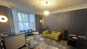 Reception - Comfotel BLU (London)