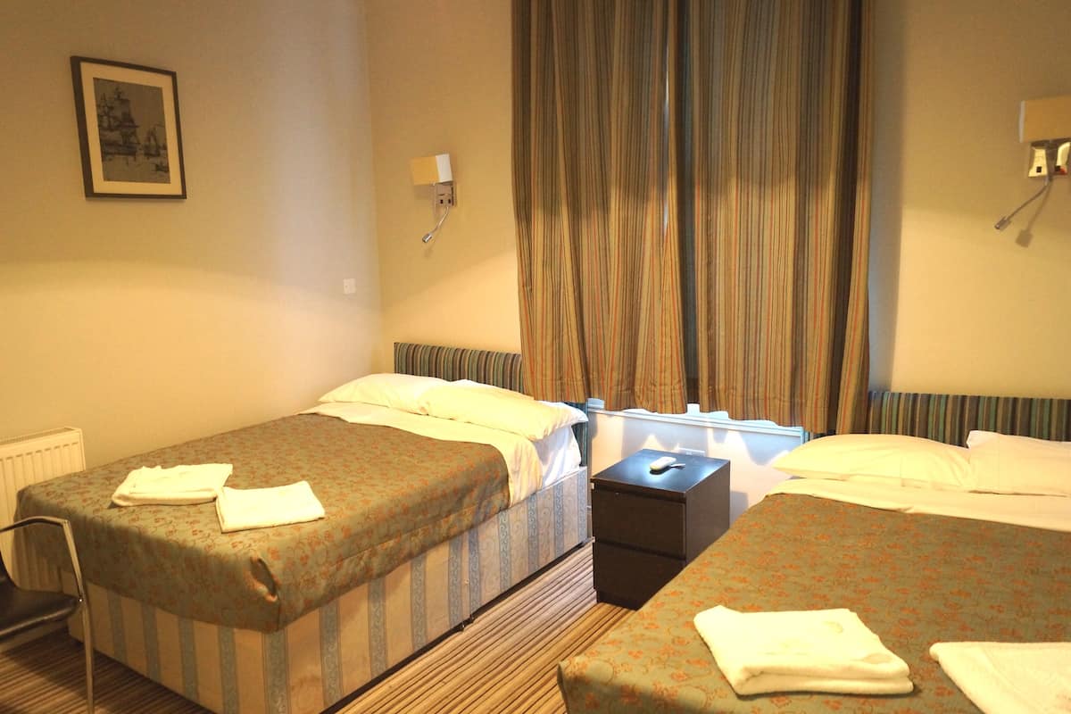 Kamar Triple, ensuite | Didekorasi berbeda-beda dan dilengkapi dengan perabotan berbeda-beda