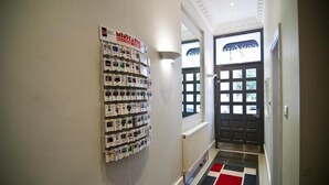 Interior - Comfotel BLU (London)