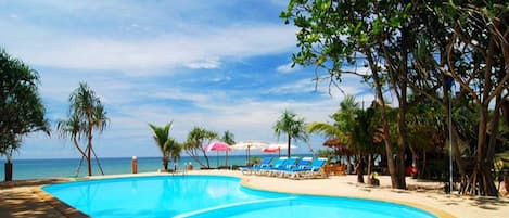 Outdoor pool, pool loungers