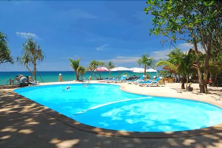 Outdoor pool, sun loungers