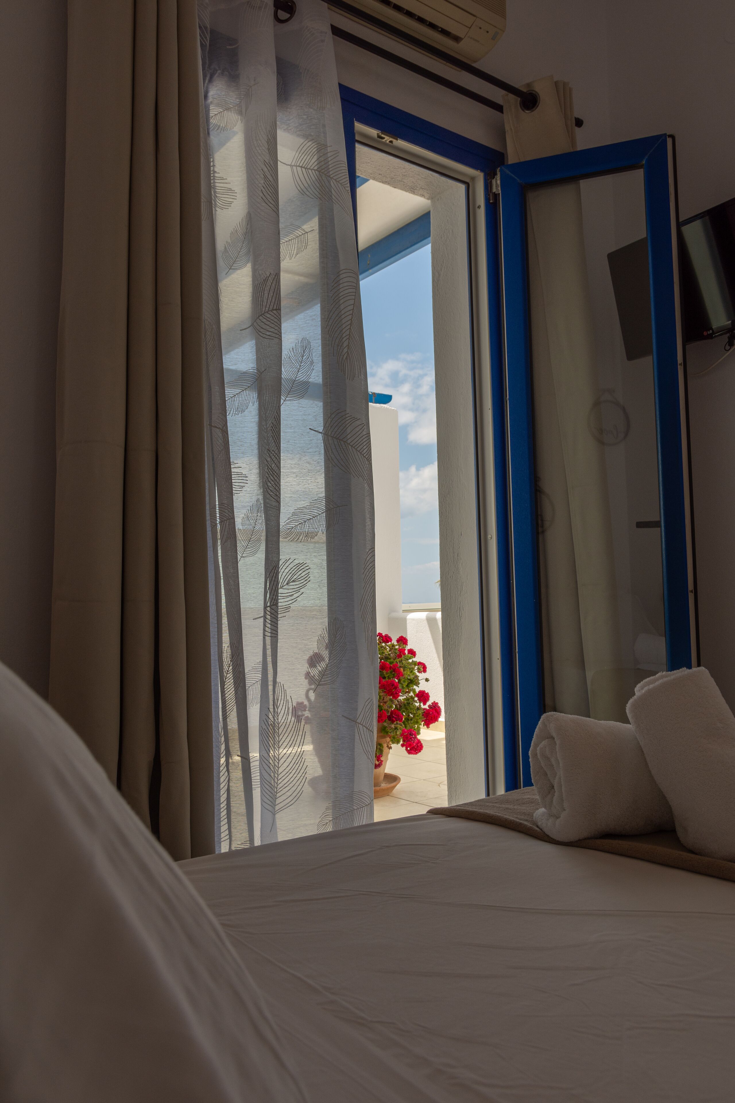 junior suite, sea view | 1 bedroom, in-room safe, soundproofing, iron/ironing board