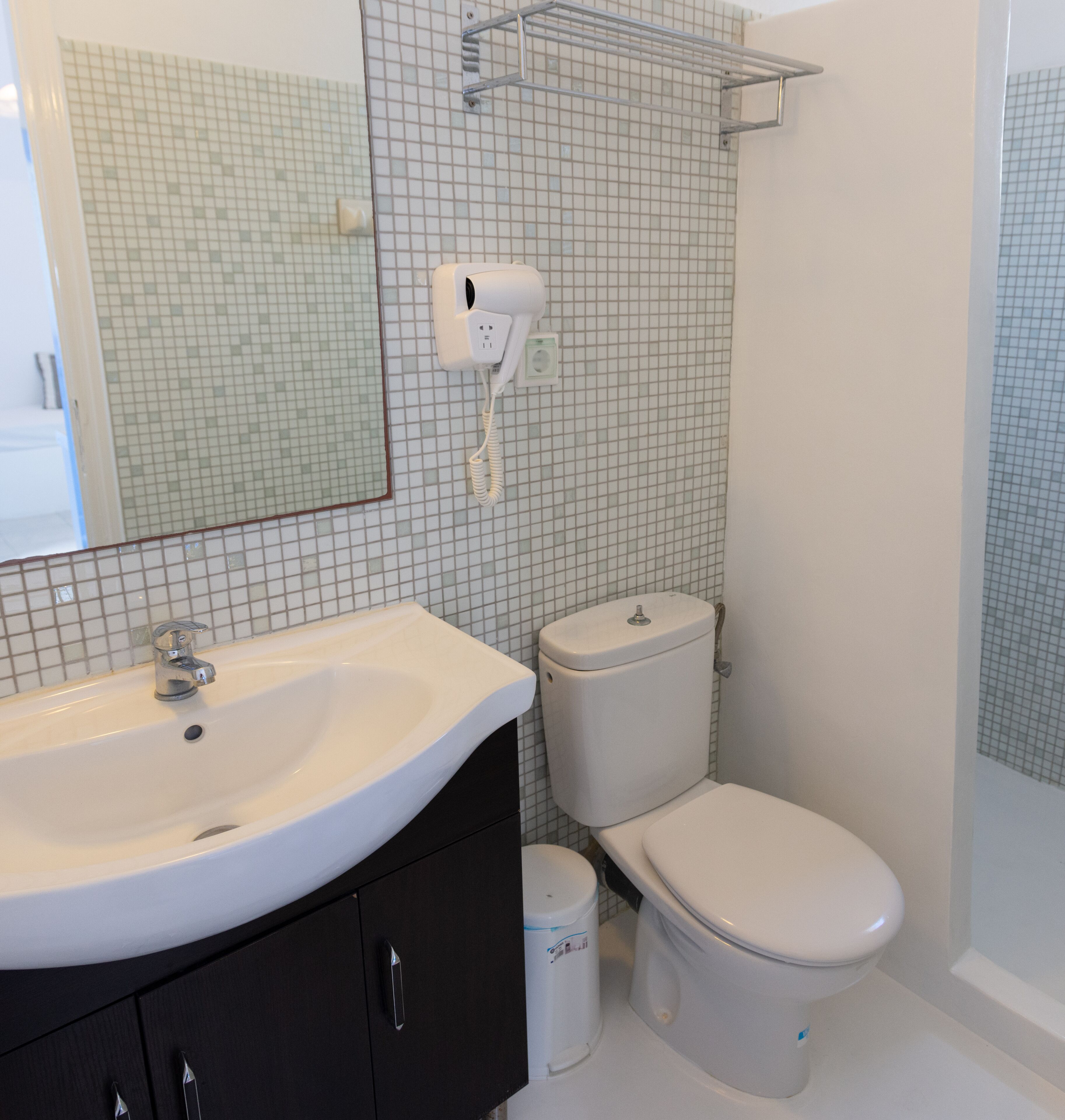 family room, balcony, sea view | bathroom | shower, hair dryer, towels, soap