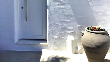 Deluxe Double Room with Sea View | Terrace/patio